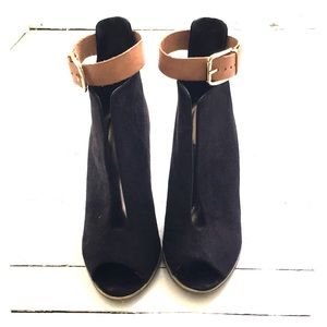 Zigi soho black suede open toe wedge